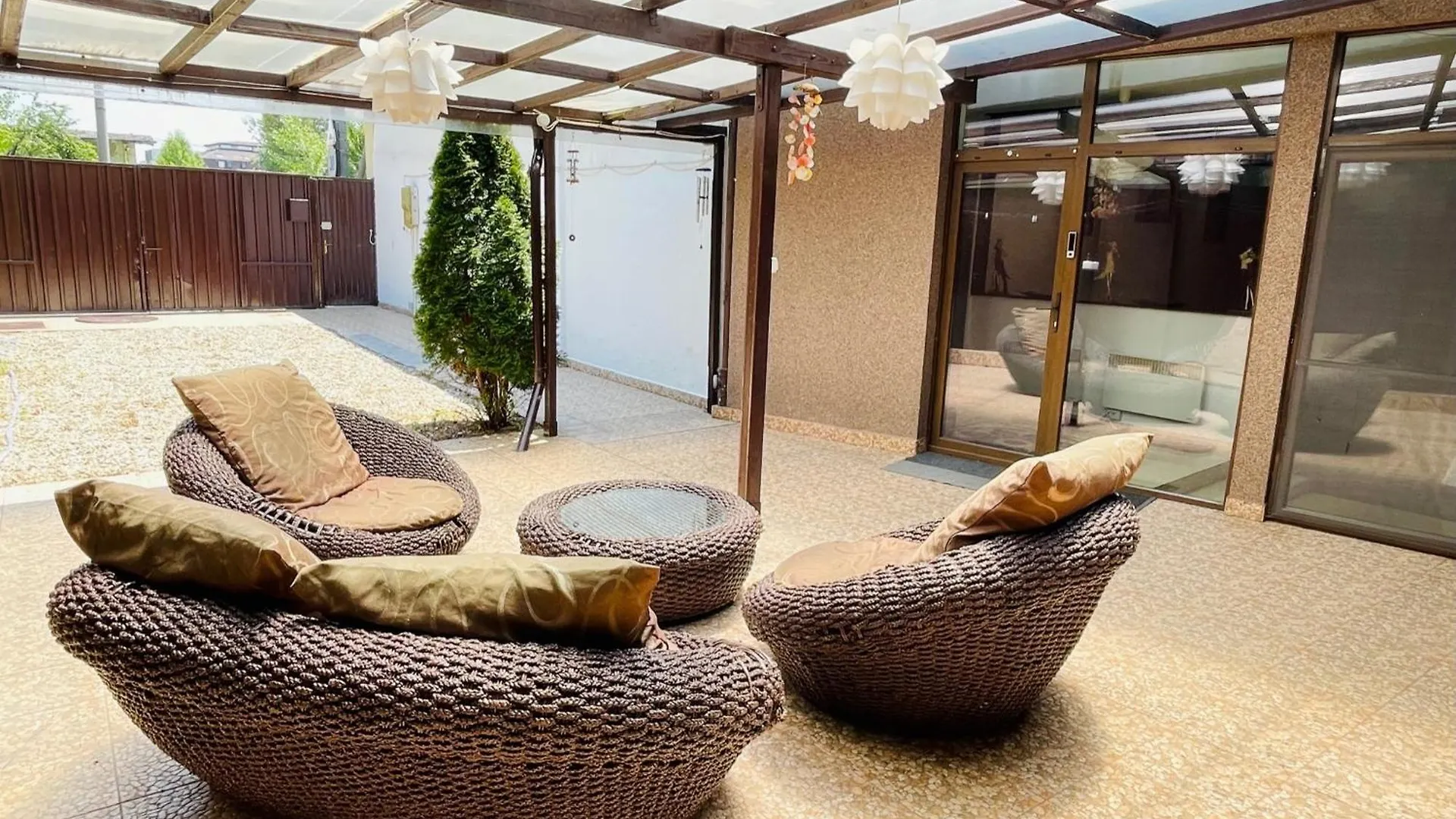 Aum House Villa Bucharest 0*,  Romania
